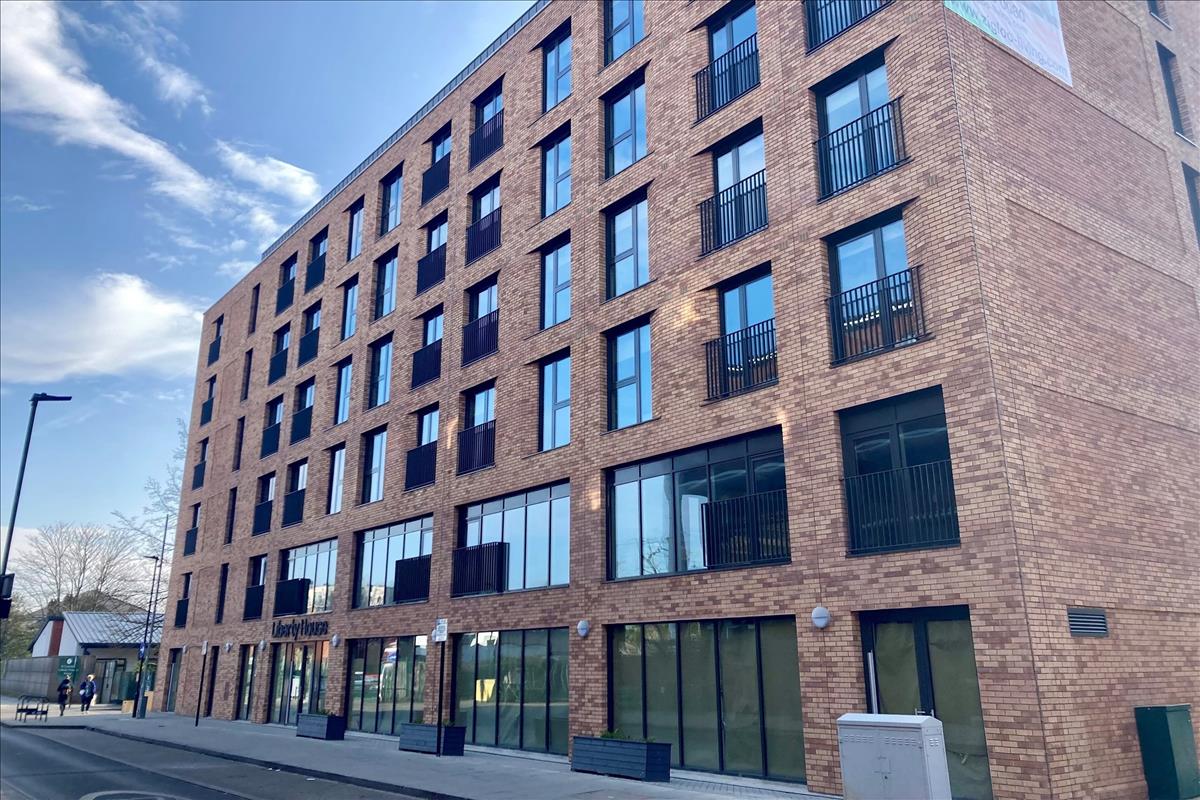 Flat Victoria Road in Greater London