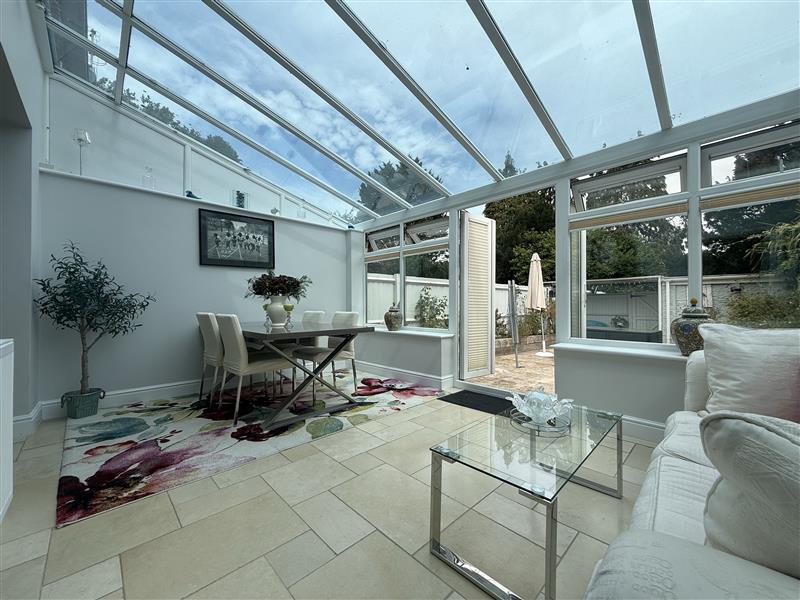 Room Naunton Park Close in Cheltenham
