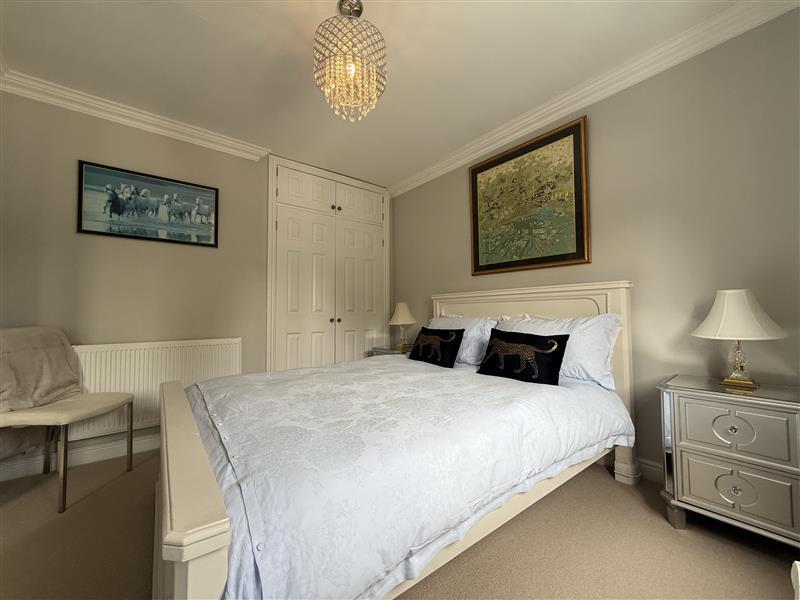 Room Naunton Park Close in Cheltenham