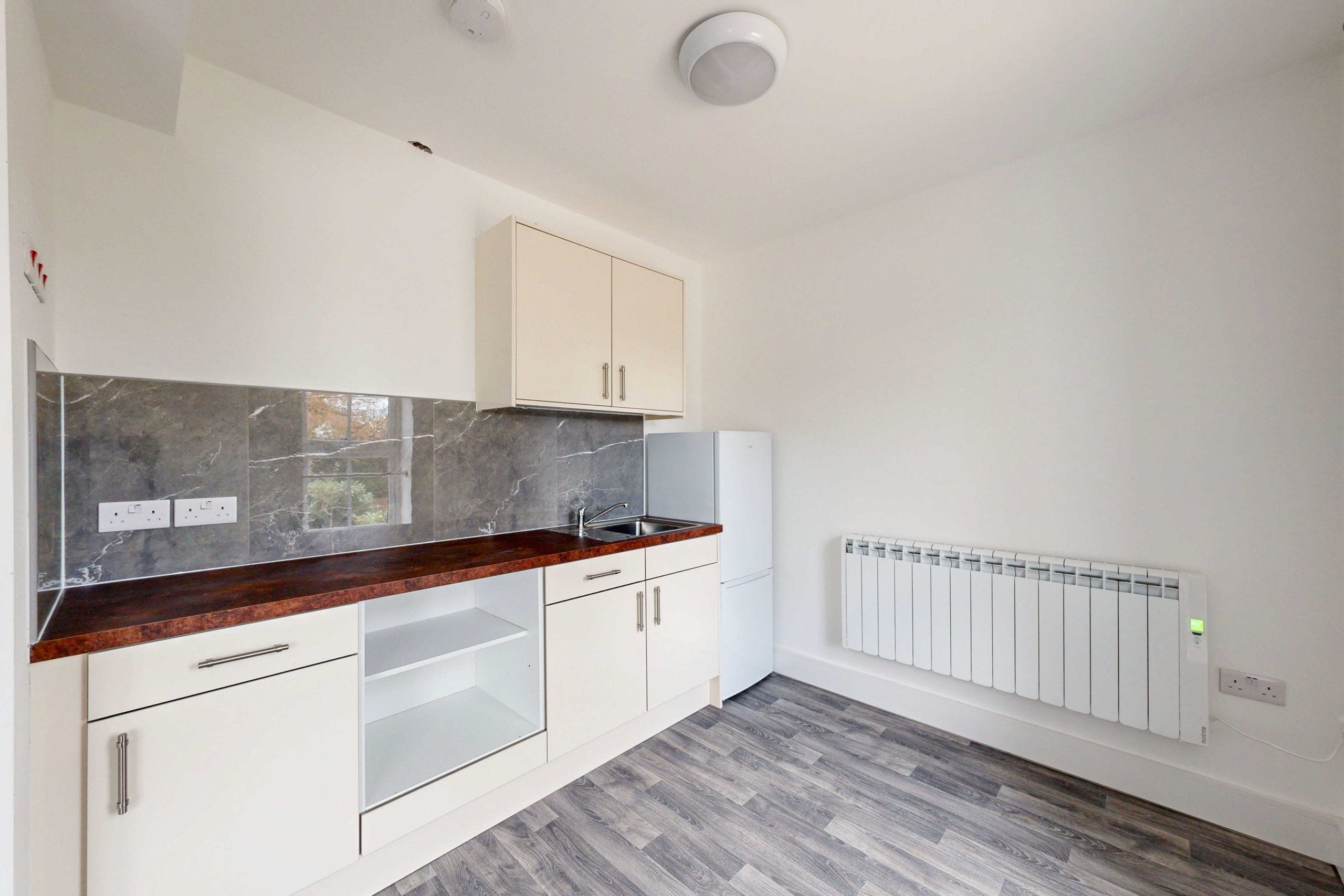 Flat Ifield Road in Crawley