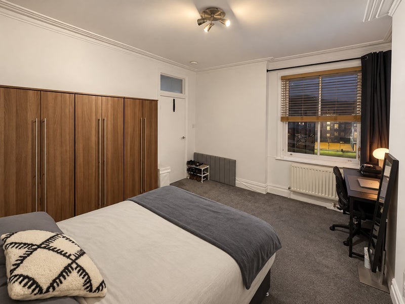 Room Castellain Road in City of Westminster