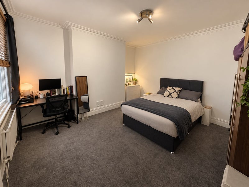 Room Castellain Road in City of Westminster