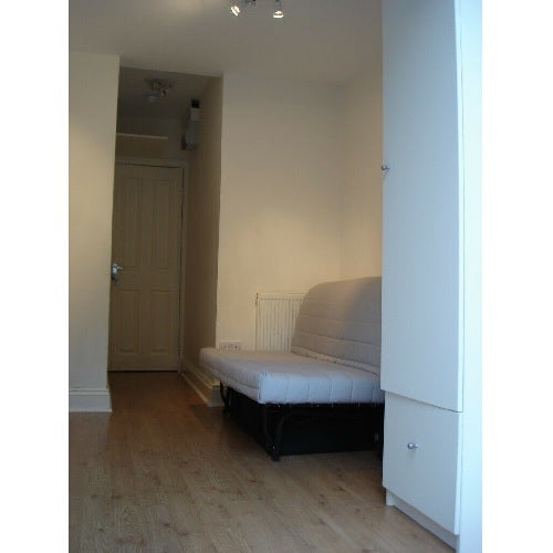 Flat Dawes Road in Greater London