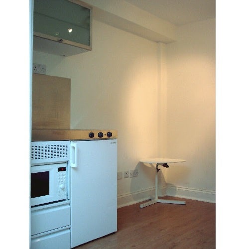 Flat Dawes Road in Greater London