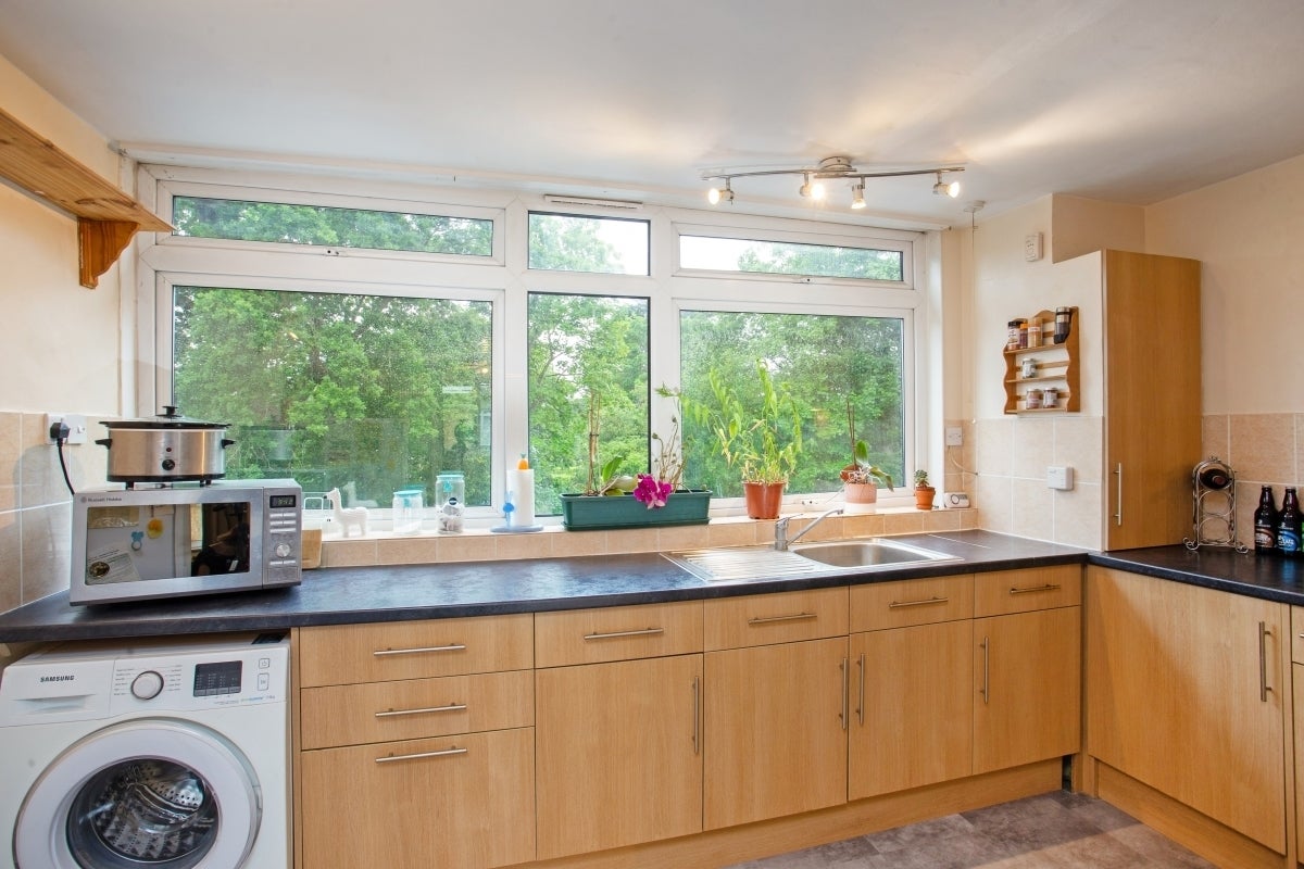 Flat Thurlton Court in Woking
