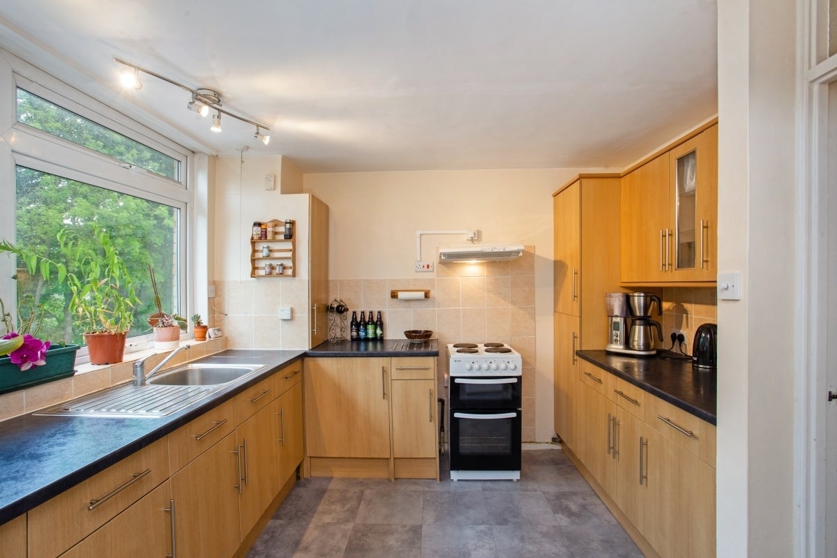 Flat Thurlton Court in Woking