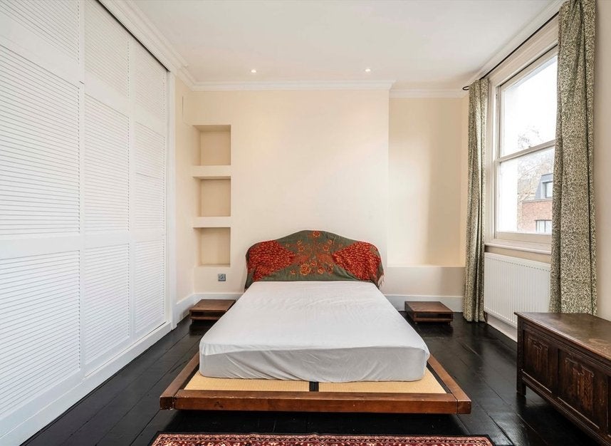 Flat Portobello Road in Greater London