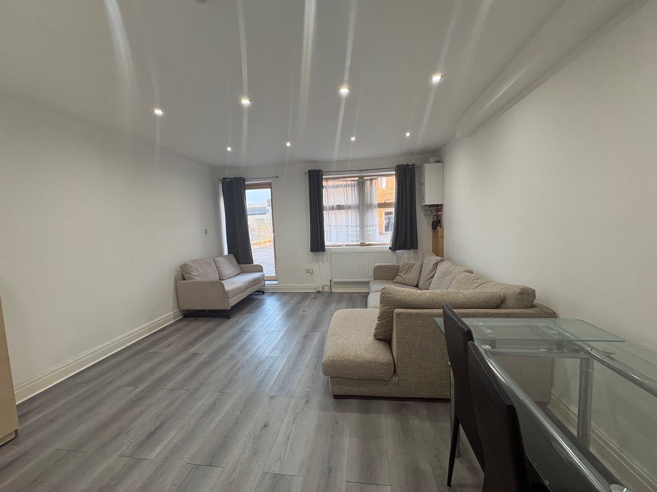 Flat Tanner Street in Greater London