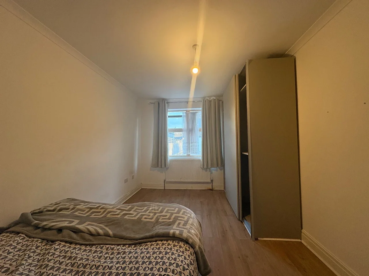 Flat Tanner Street in Greater London