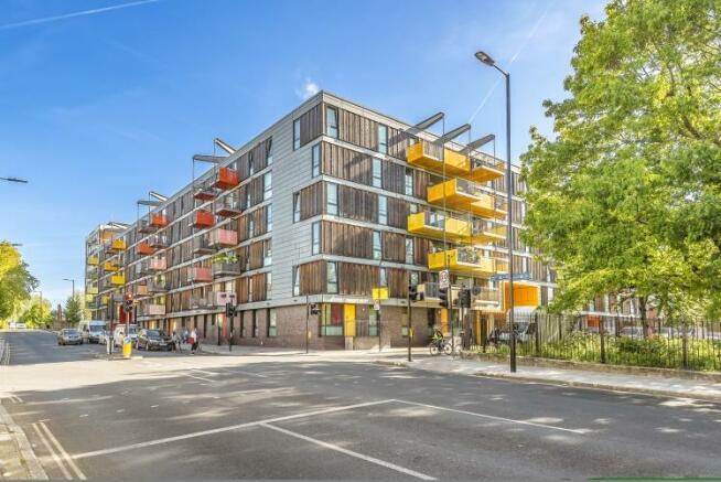 Flat Queensbridge Road in Greater London