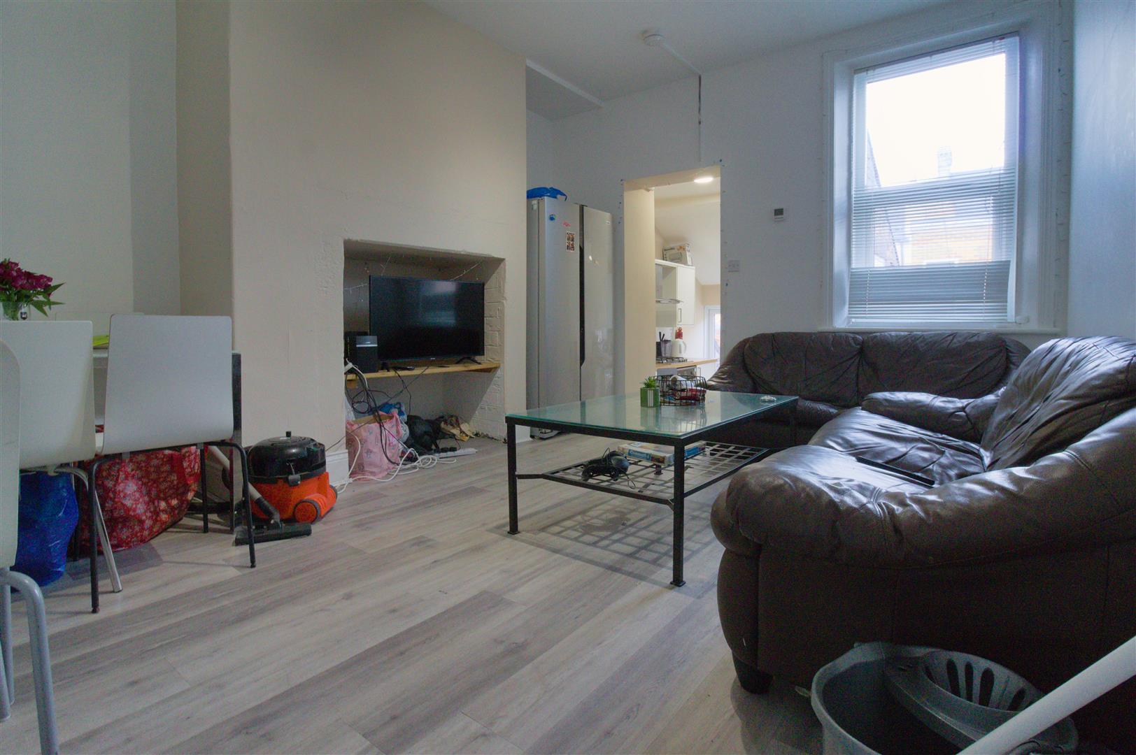 Flat Dinsdale Road in Newcastle upon Tyne