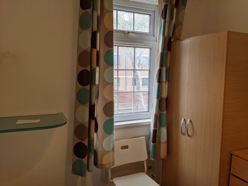 Room Manchester Road in Greater London