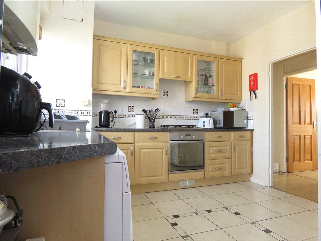 Flat Penrose Grove in Greater London