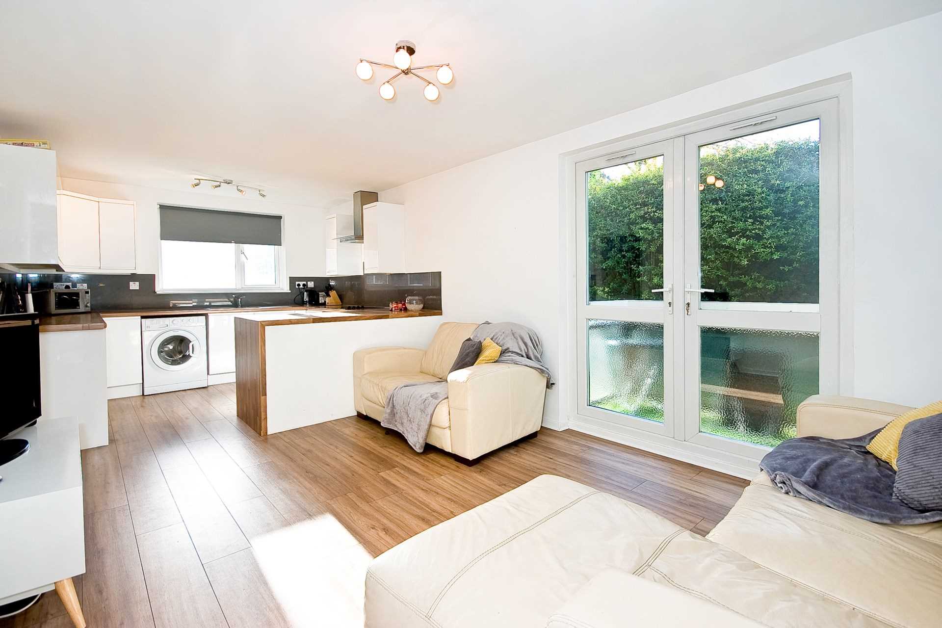 Flat Cedar Road in Greater London