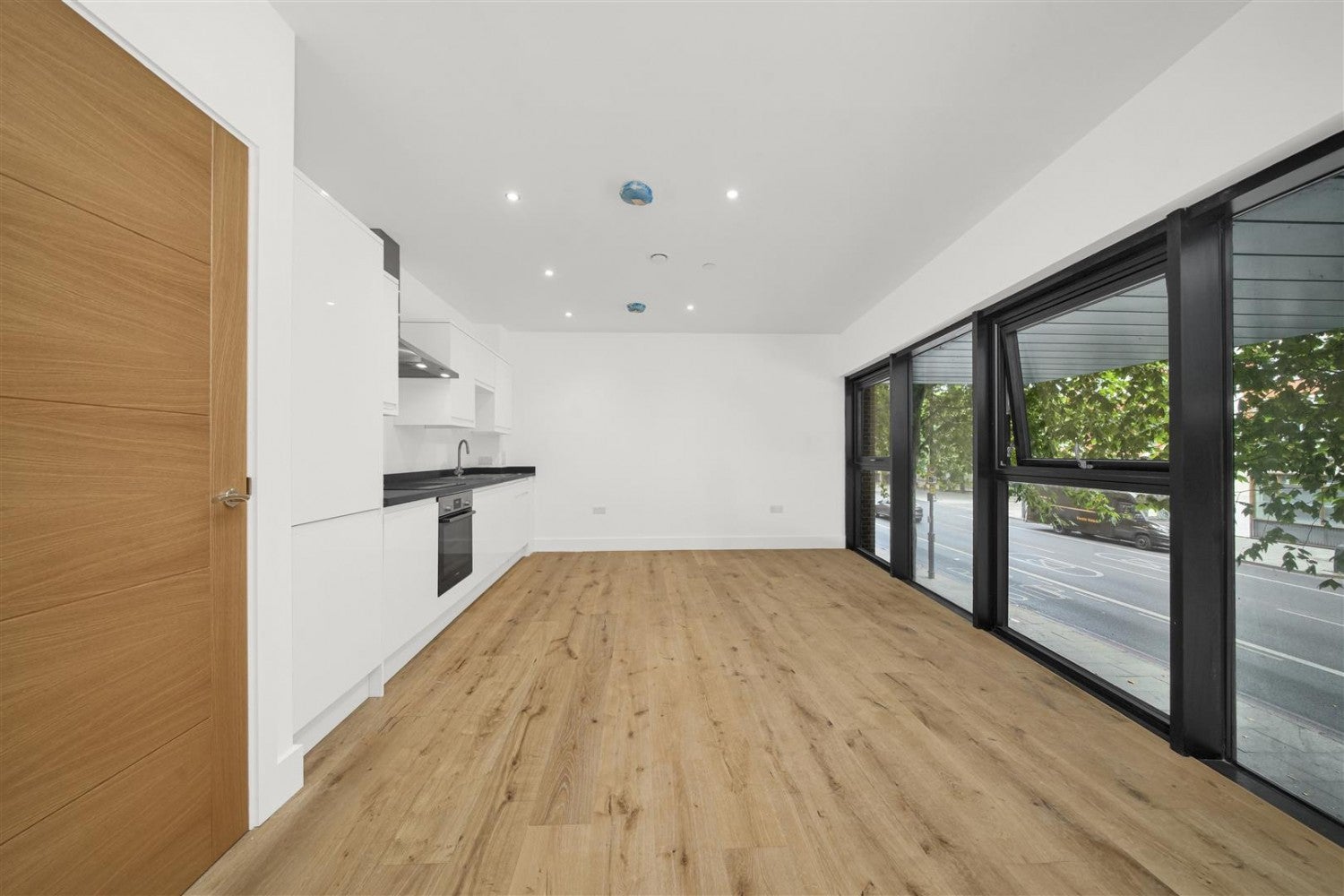 Flat Kingsland Road in Greater London