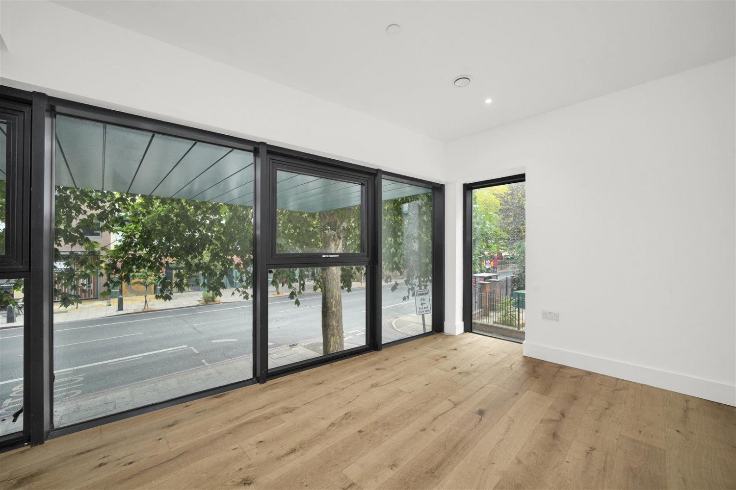 Flat Kingsland Road in Greater London