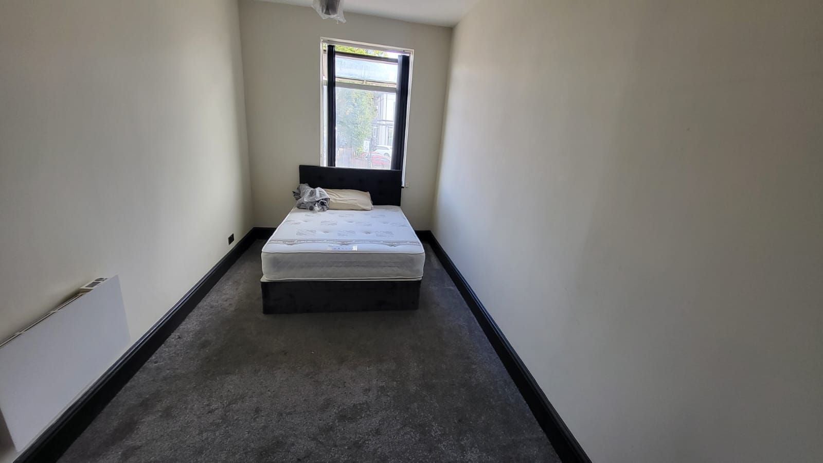 Room Wilmslow Road in Manchester