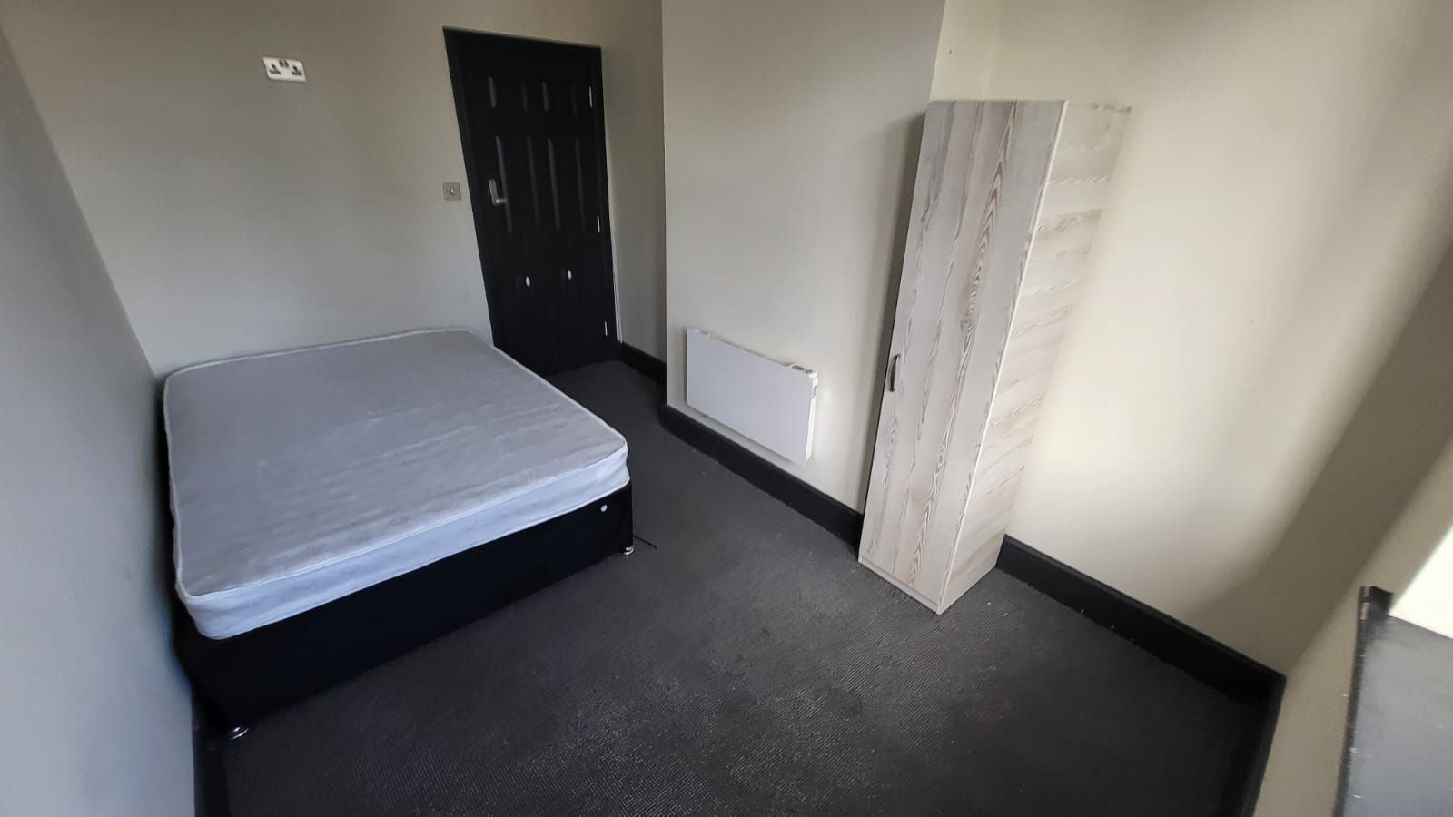 Room Wilmslow Road in Manchester