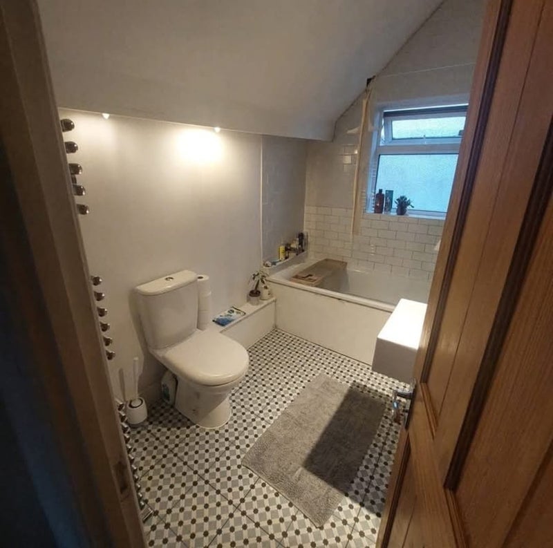Room Sandringham Road in Greater London