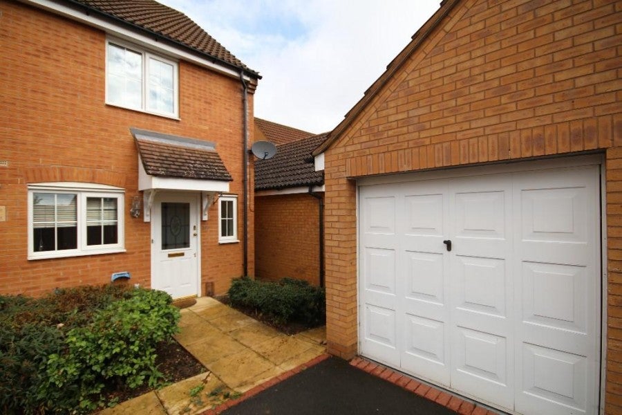 House Dorset Close in Rugby