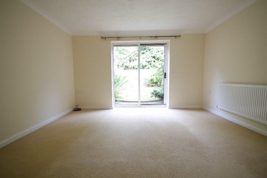 House Dorset Close in Rugby