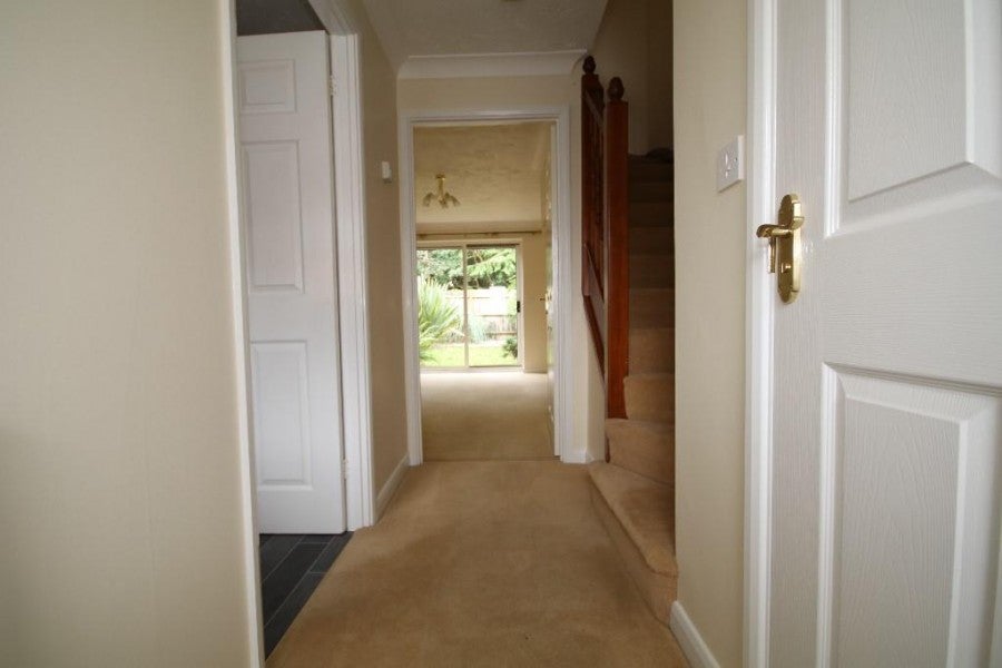 House Dorset Close in Rugby