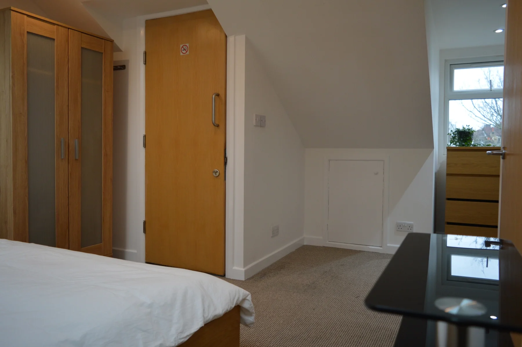 Room Vicarage Park in Greater London