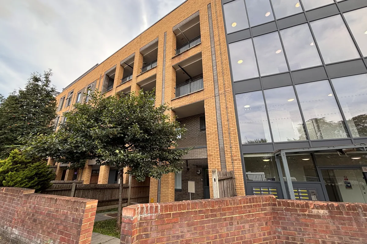 Flat Pevensey Avenue in Greater London