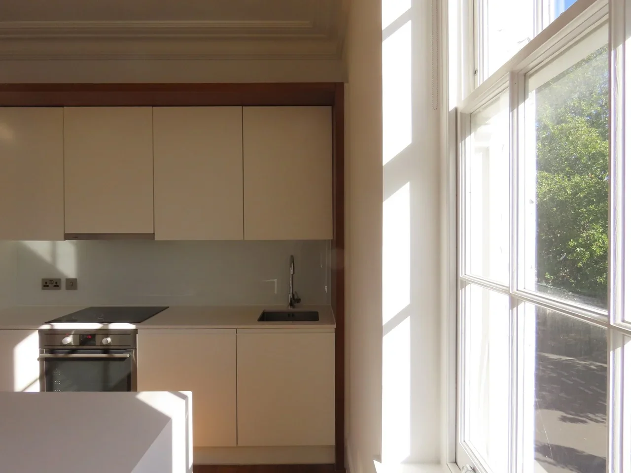 Flat Paradise Street in Greater London
