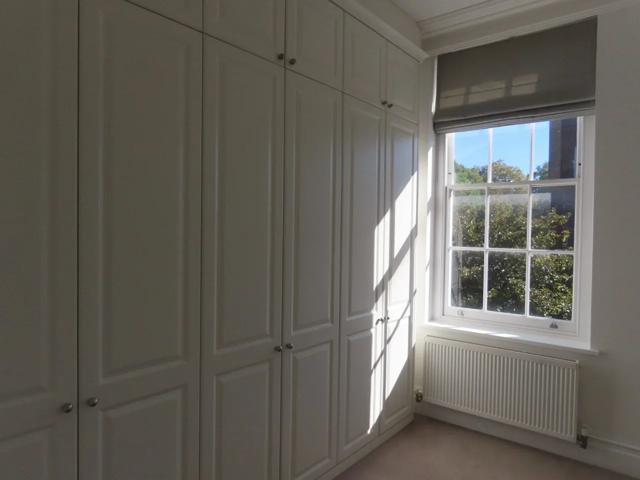 Flat Paradise Street in Greater London