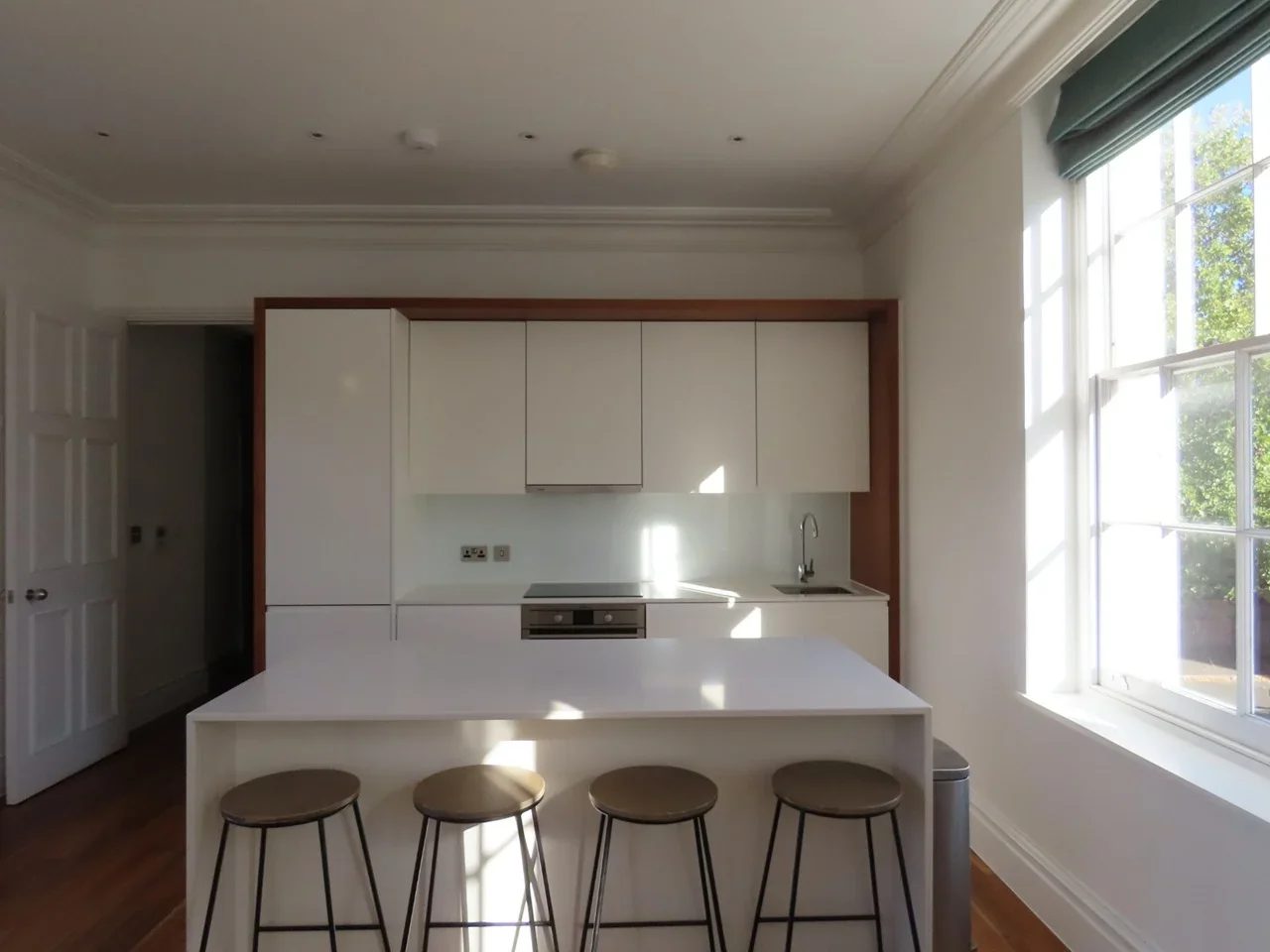 Flat Paradise Street in Greater London