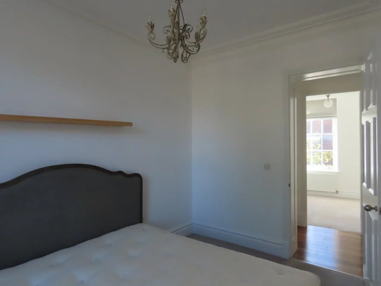 Flat Paradise Street in Greater London