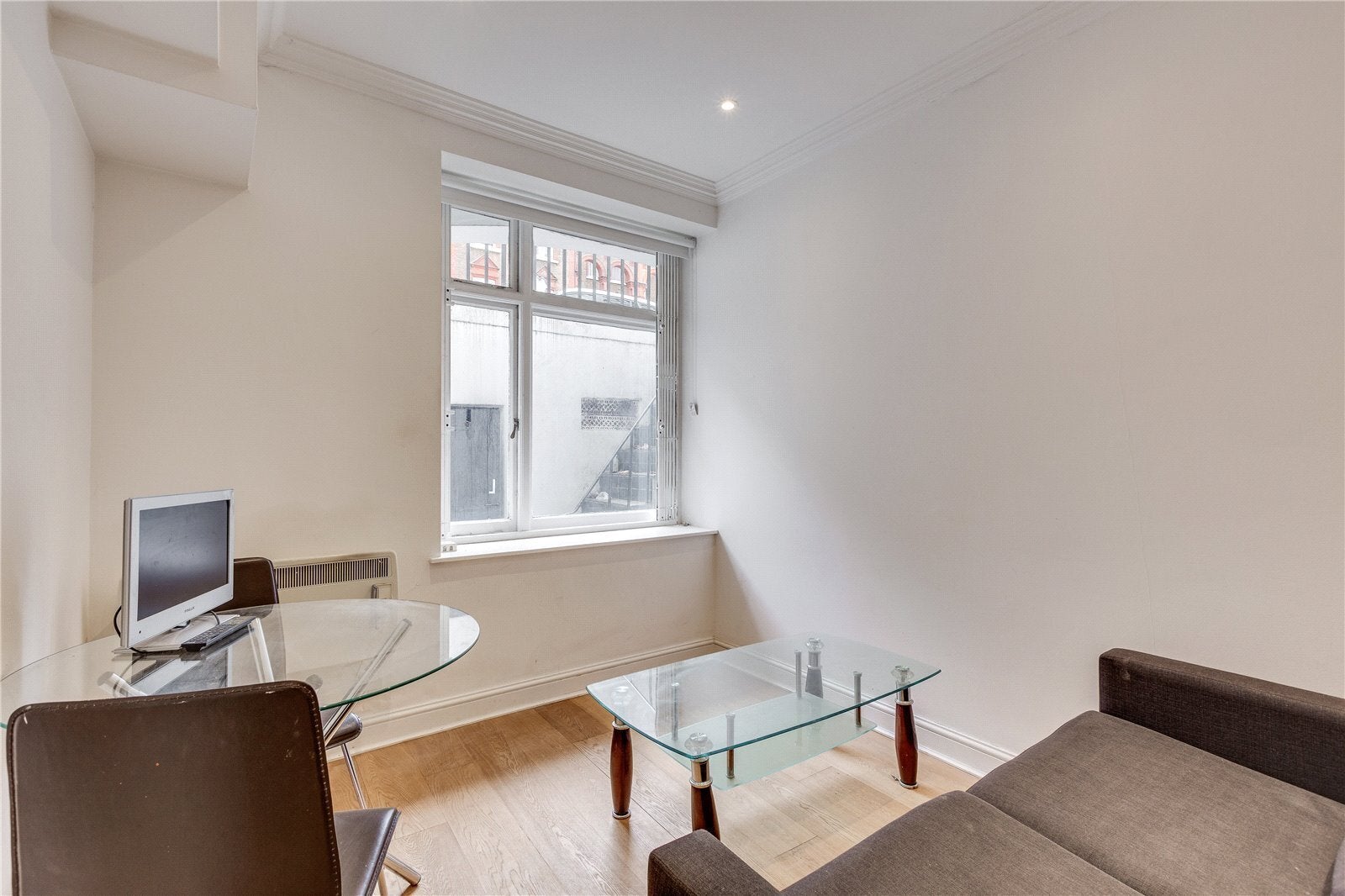 Flat Harrington Gardens in Greater London