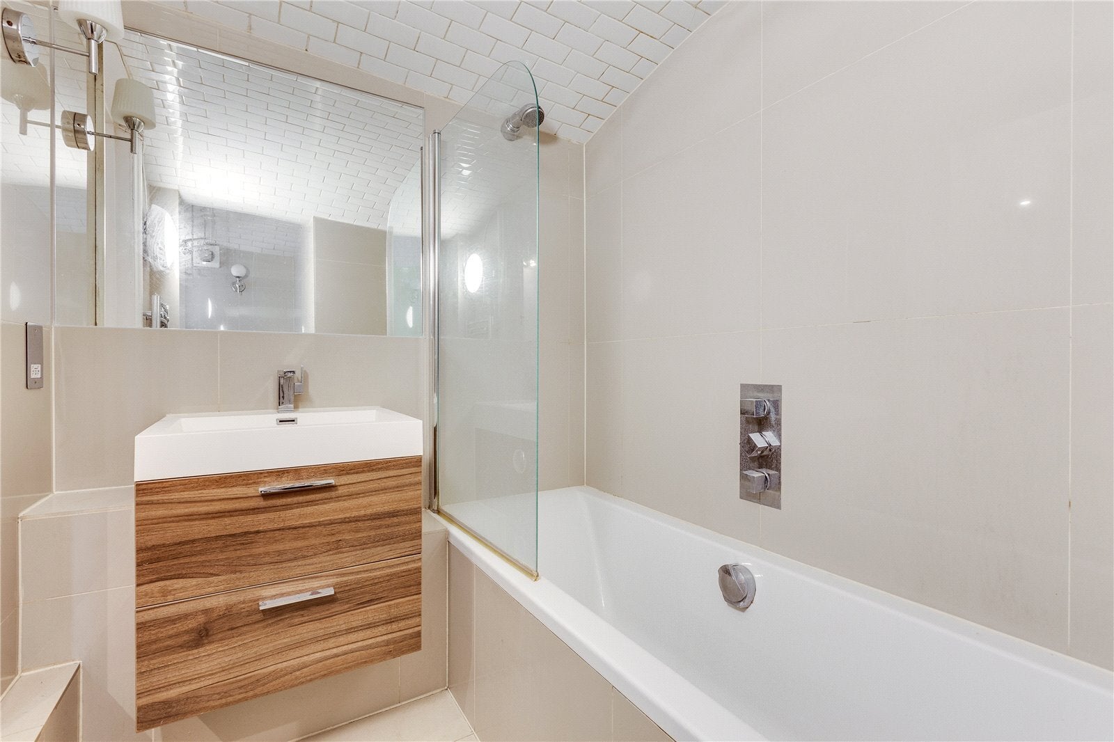 Flat Harrington Gardens in Greater London