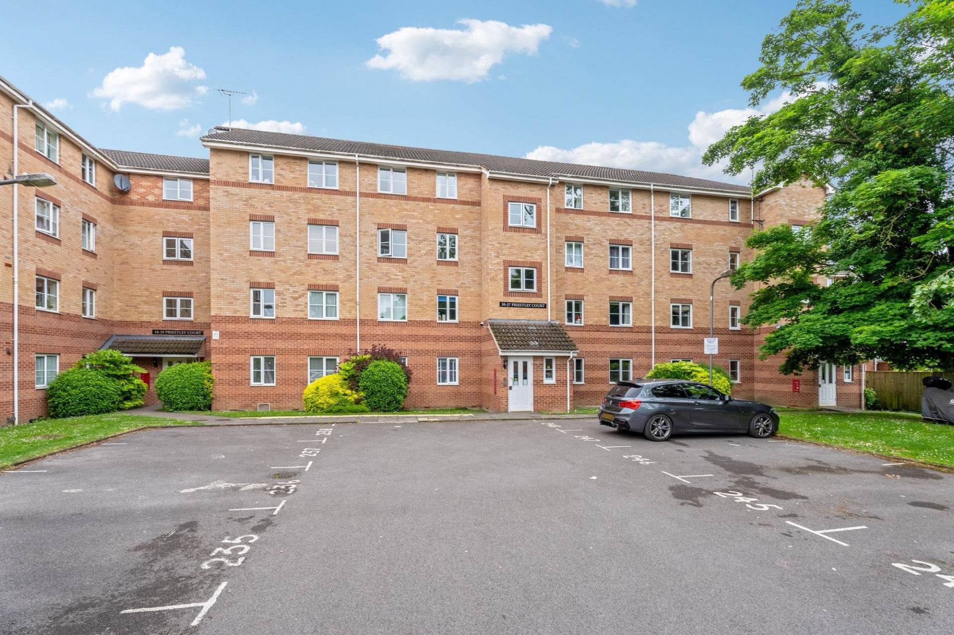 Flat Priestley Way in Burnham-On-Sea and Highbridge