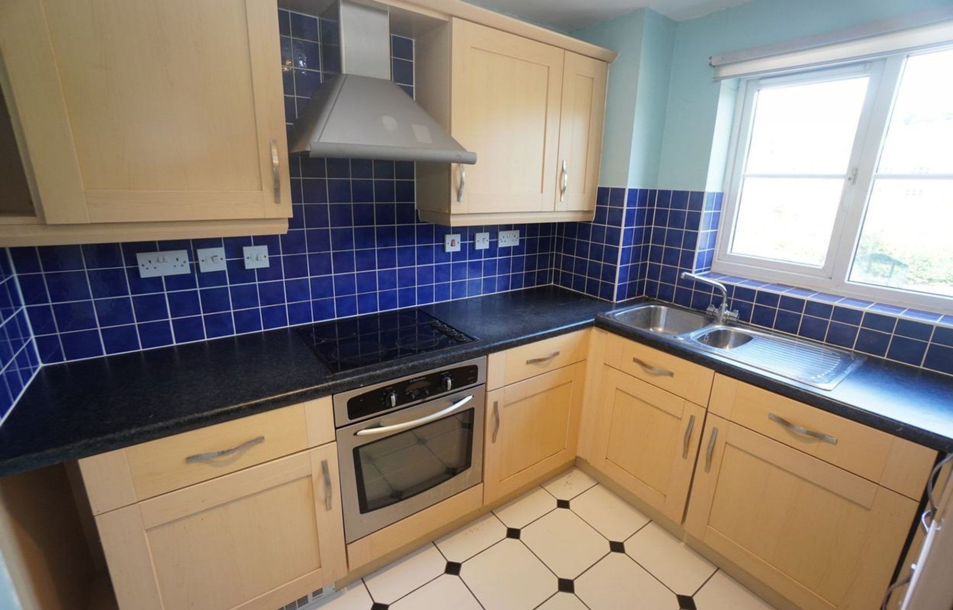 Flat Priestley Way in Burnham-On-Sea and Highbridge