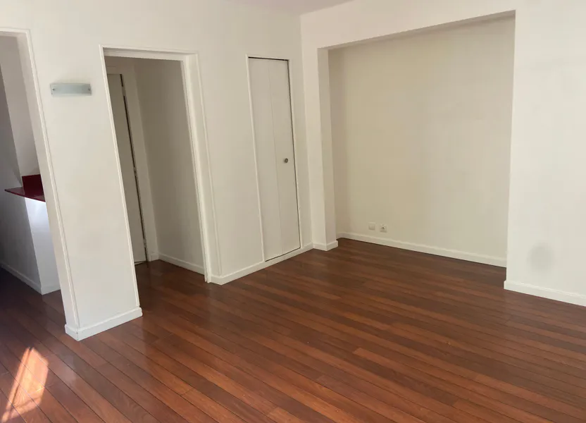 Flat Rue de Montreuil in Versailles