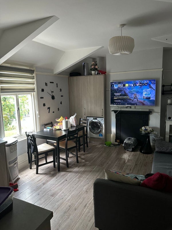 Room Stuart Crescent in Greater London