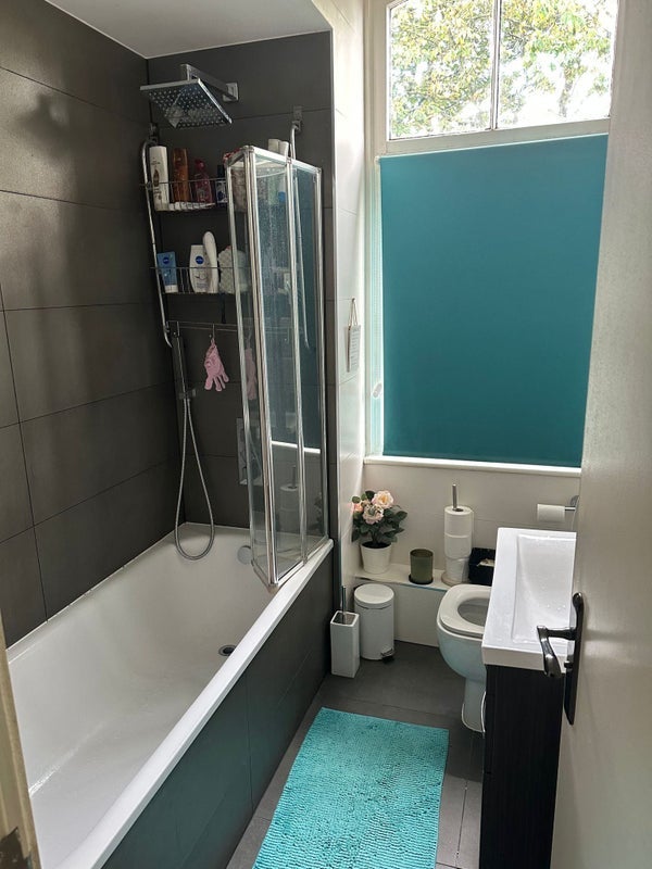Room Stuart Crescent in Greater London
