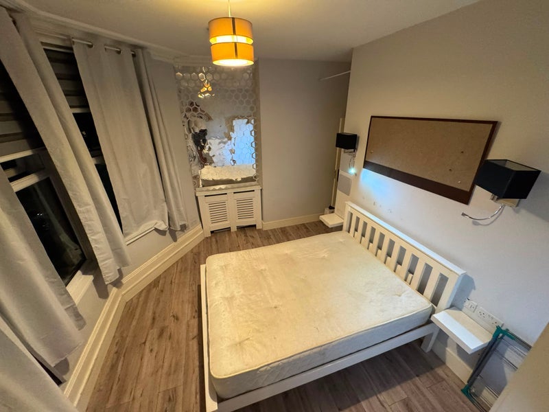 Room Stuart Crescent in Greater London