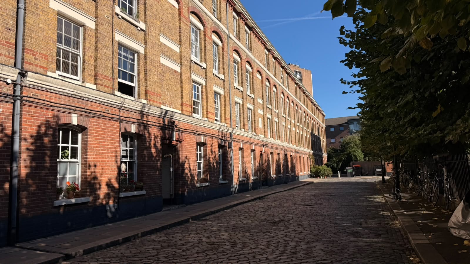 Flat Gibson Gardens in Greater London