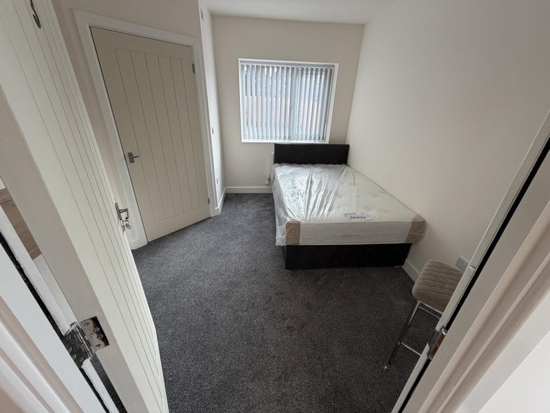 Room Gwendoline Avenue in Hinckley and Bosworth