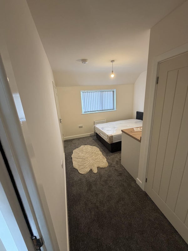 Room Gwendoline Avenue in Hinckley and Bosworth