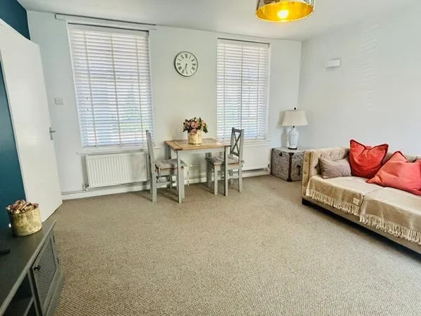 Flat Morland Drive in Tunbridge Wells