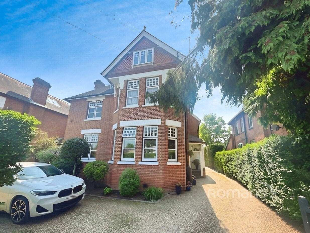 Flat Ray Park Road in Maidenhead