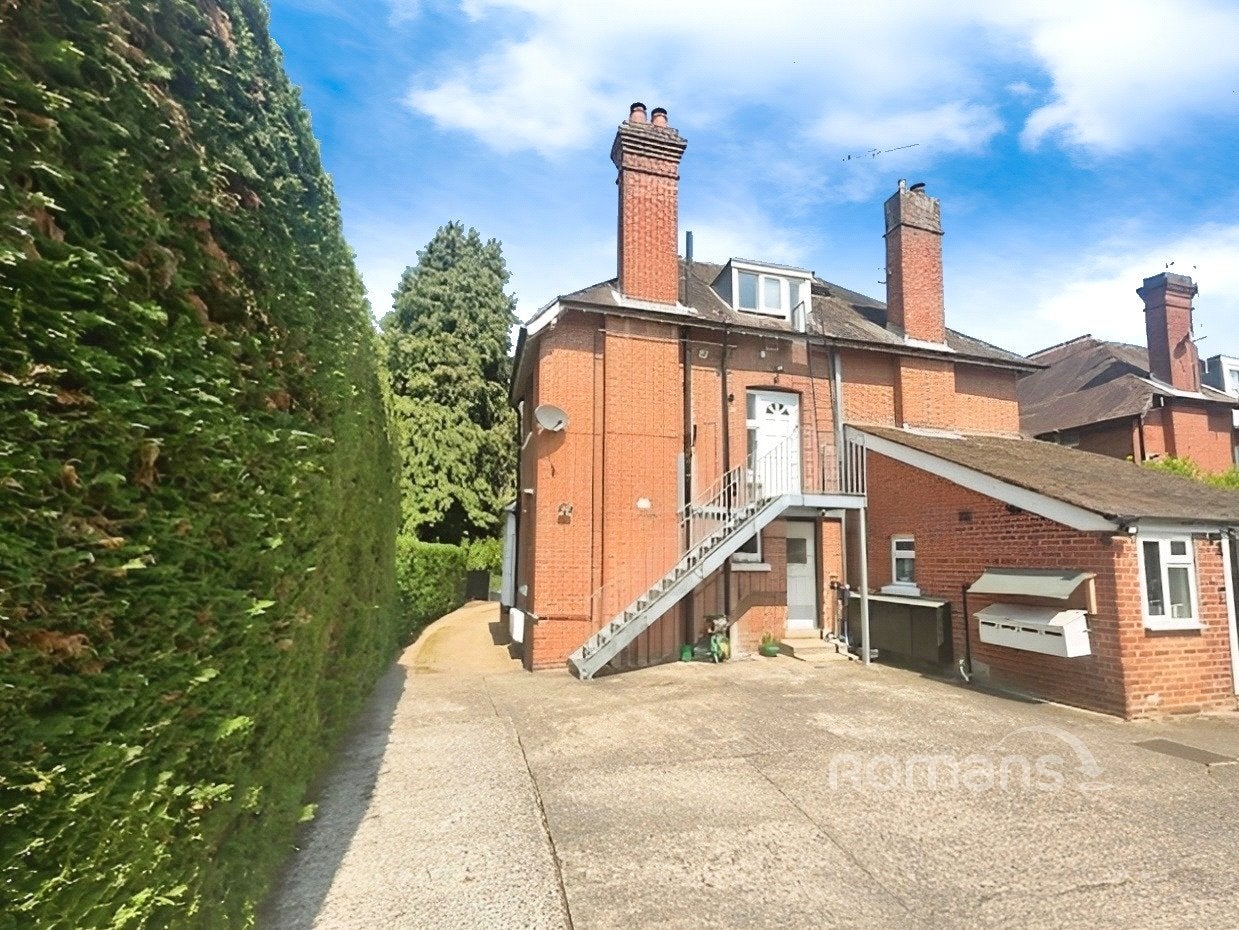 Flat Ray Park Road in Maidenhead