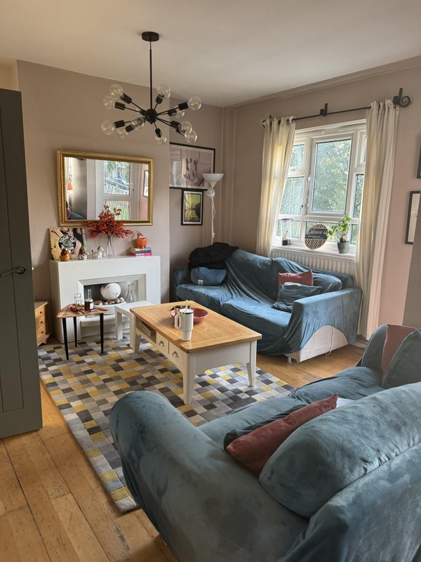 Room Horne Way in Greater London