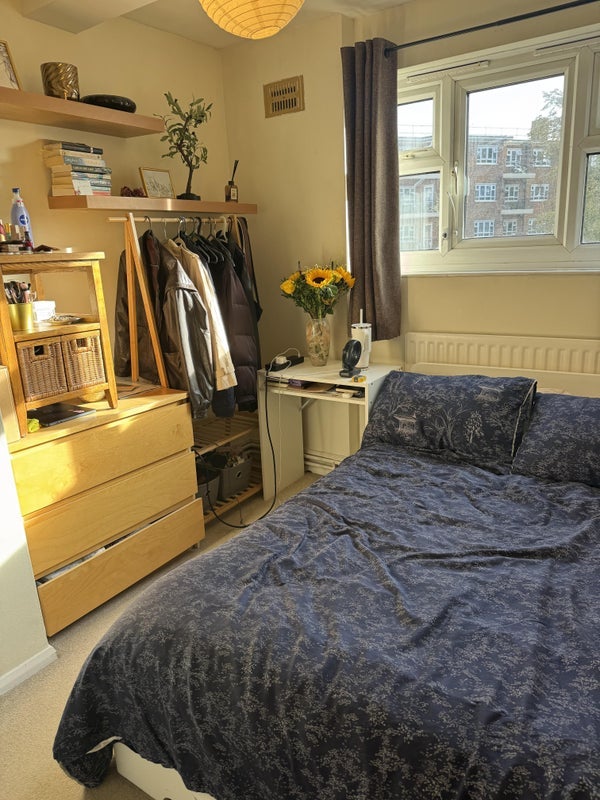 Room Horne Way in Greater London