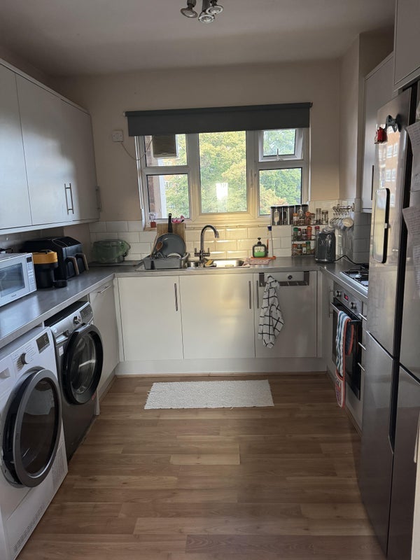 Room Horne Way in Greater London