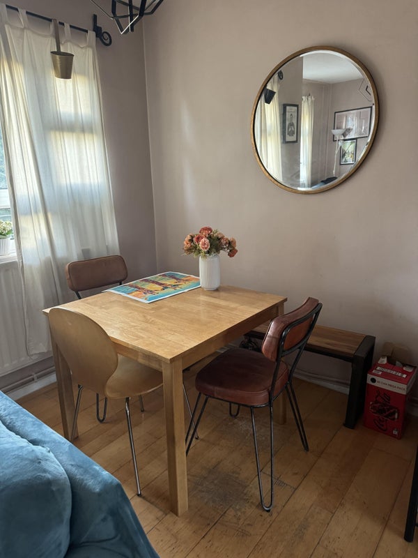 Room Horne Way in Greater London